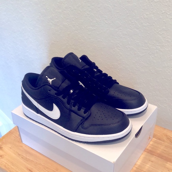 NIKE AIR JORDAN 1 LOW SNEAKERS - Picture 3 of 11
